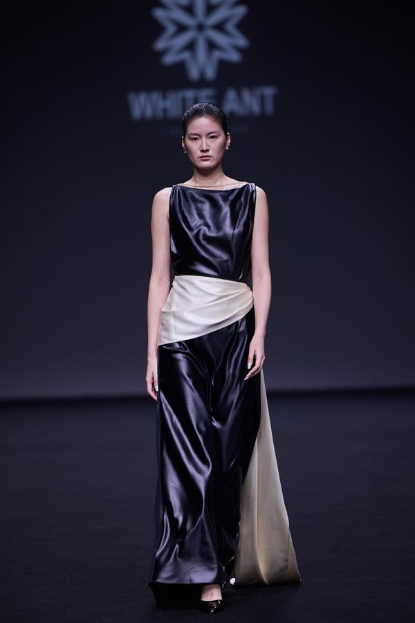 WHITE ANT Tempo Reverso AW26, Shanghai Fashion Week runway look 19