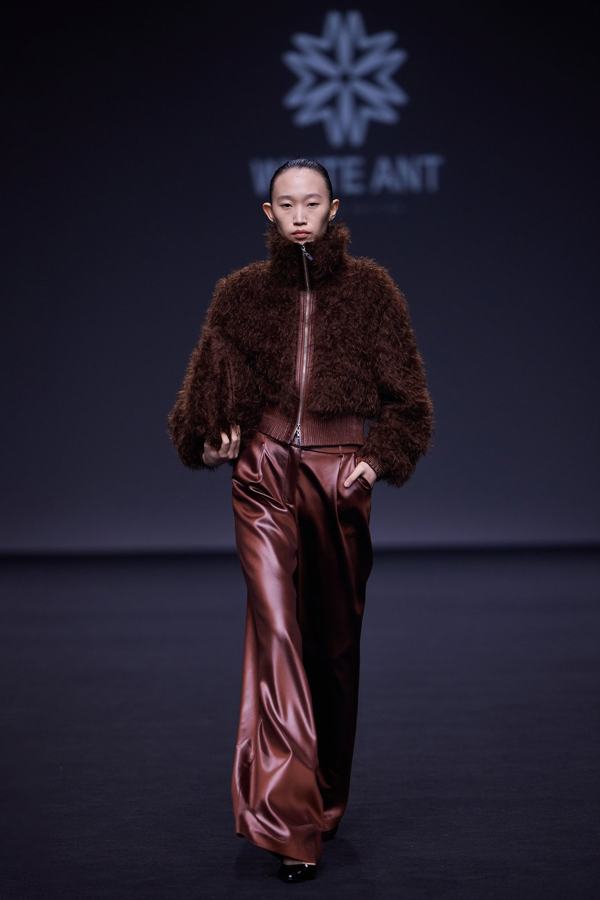 WHITE ANT Tempo Reverso AW26, Shanghai Fashion Week runway look 2