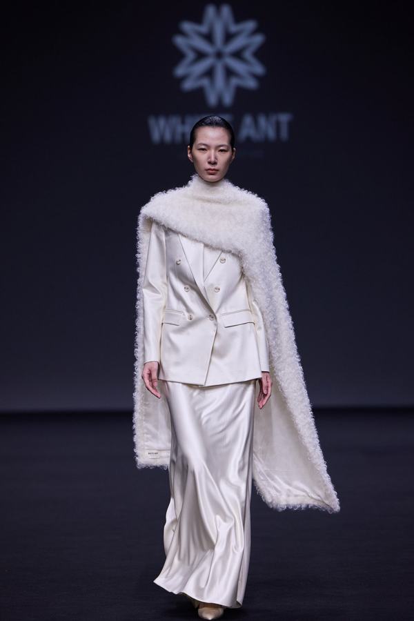WHITE ANT Tempo Reverso AW26, Shanghai Fashion Week runway look 11