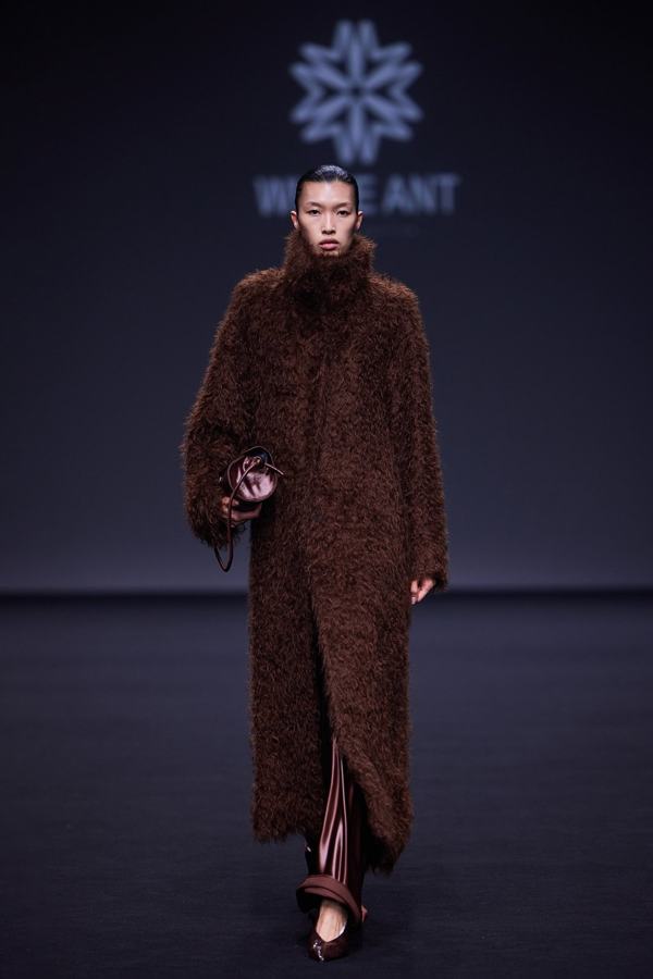 WHITE ANT Tempo Reverso AW26, Shanghai Fashion Week runway look 1