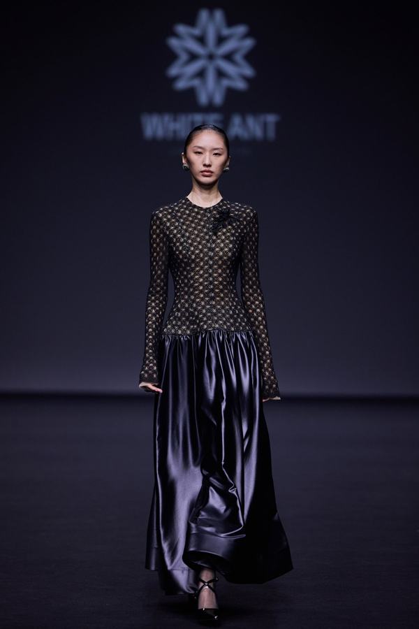 WHITE ANT Tempo Reverso AW26, Shanghai Fashion Week runway look 23