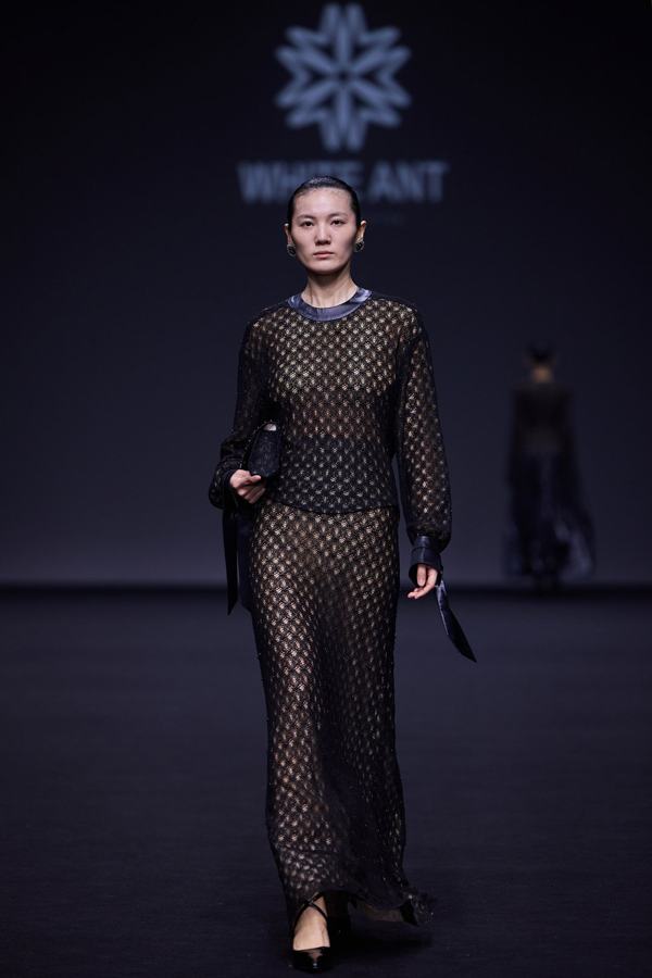 WHITE ANT Tempo Reverso AW26, Shanghai Fashion Week runway look 24
